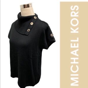 Michael Kors Women’s Top
In color black with silver buttons, size Large! 🔥